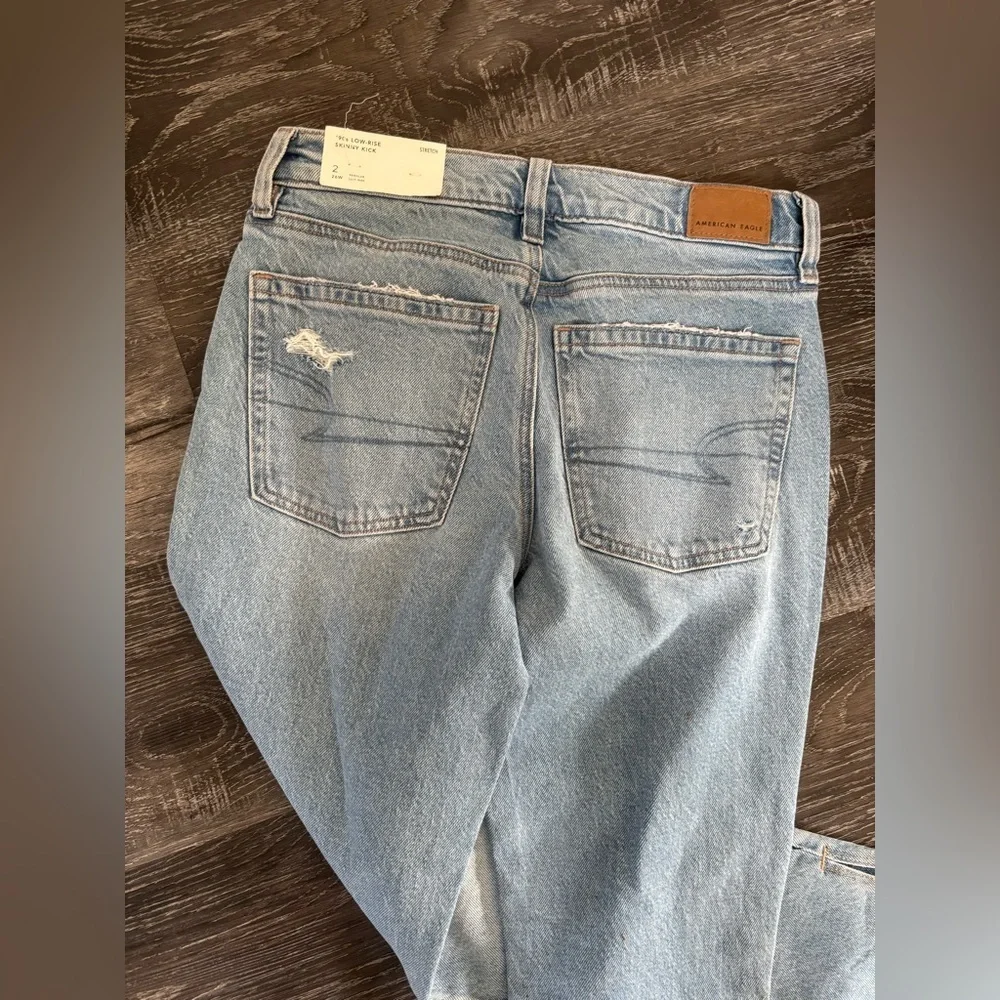 NWT American Eagle Denim Jeans 90s Low Rise Kick Two Tone Blue Mid Wash Size 2​​ - Picture 12 of 13